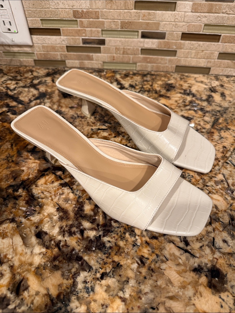 H&M Cream Croc-Embossed Square-Toe Mule Heels - Picture 3 of 5